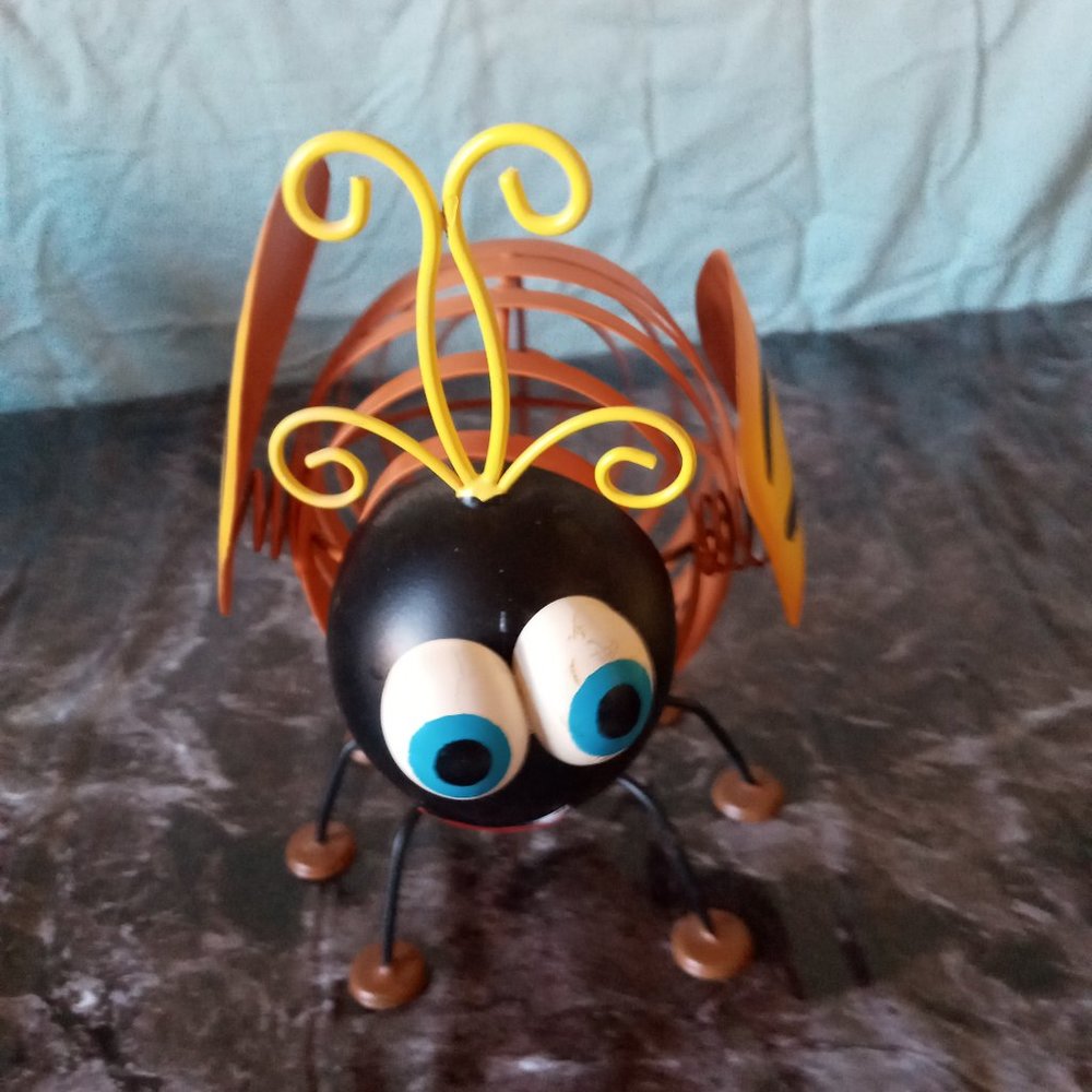 Metal Bee Accent